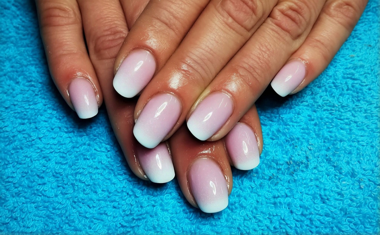 Pink to white ombré gel