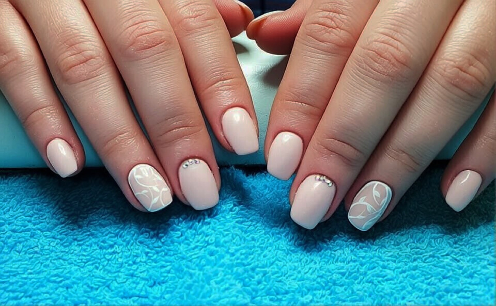 Red Christmas nails with snowflake and bauble